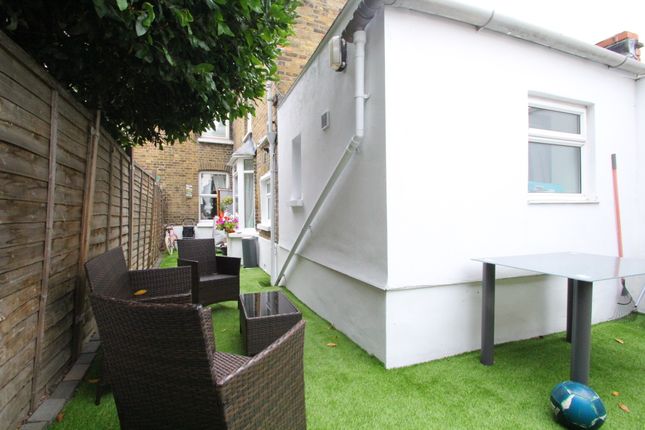 Flat for sale in Stanley Road, Haringey