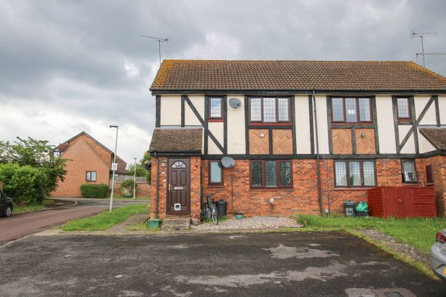 Thumbnail Maisonette for sale in Knossington Close, Lower Earley, Reading