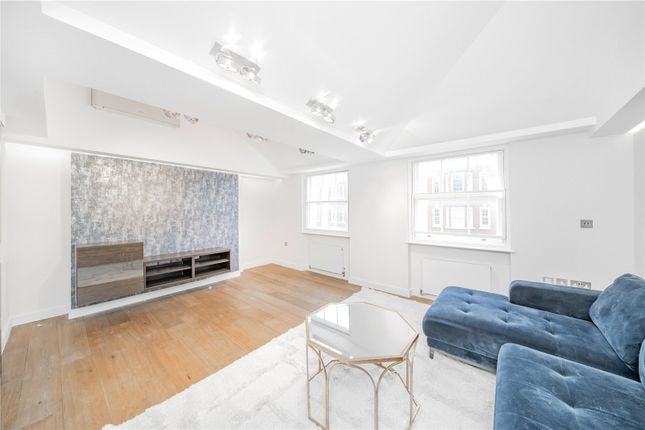 Flat to rent in Baker Street, London