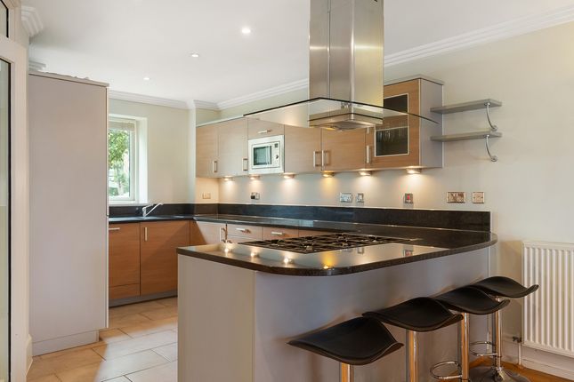2, Tallow Road, Brentford photo 2