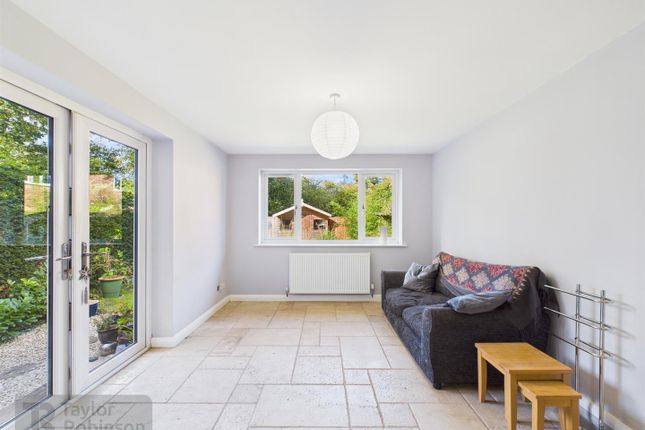 3, Graveney Road, Crawley photo 3