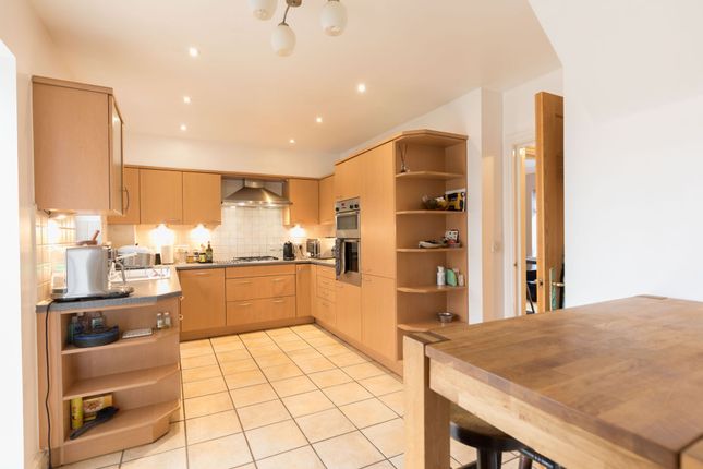 1 Walhatch Close, Forest Row photo 2