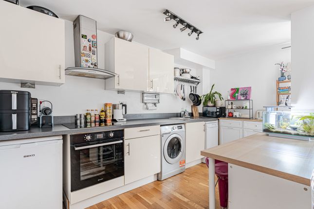 Flat 5, Century House, 23, Rosemount Avenue, Surrey photo 3