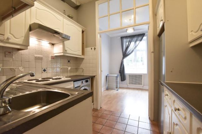 Flat to rent in William Court, Hall Road, St. John's Wood, London