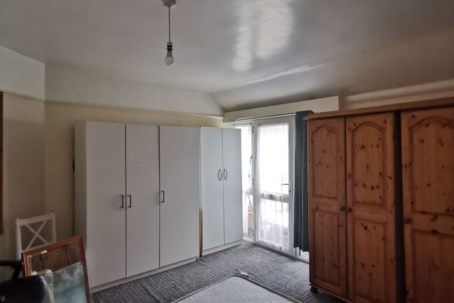 Flat for sale in Ryefield Crescent, Joel Street