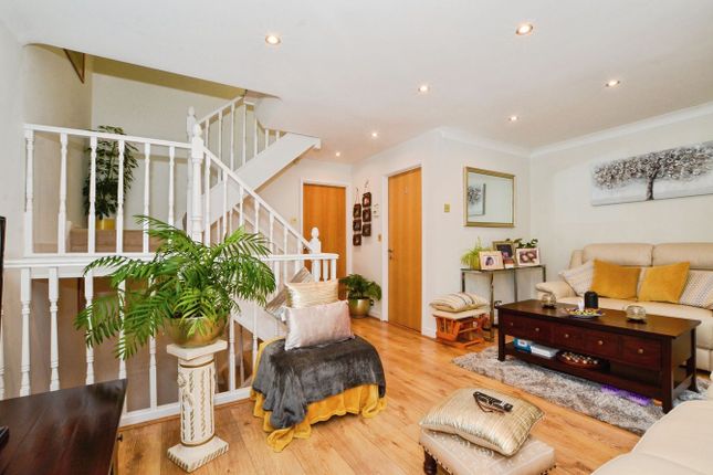 72, Margeholes, Watford photo 2
