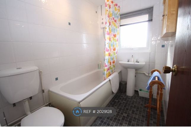 Thumbnail Flat to rent in Berrydale Road, Hayes