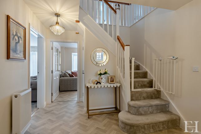 8630549-Interior04Wm-800