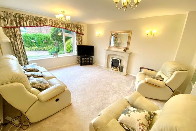 4, Crest Close, Fareham photo 2