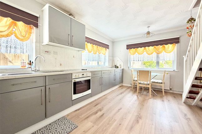 28, Kennett Road, Wroughton photo 2