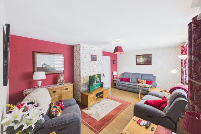 16, Oak Drive, Gloucester photo 3