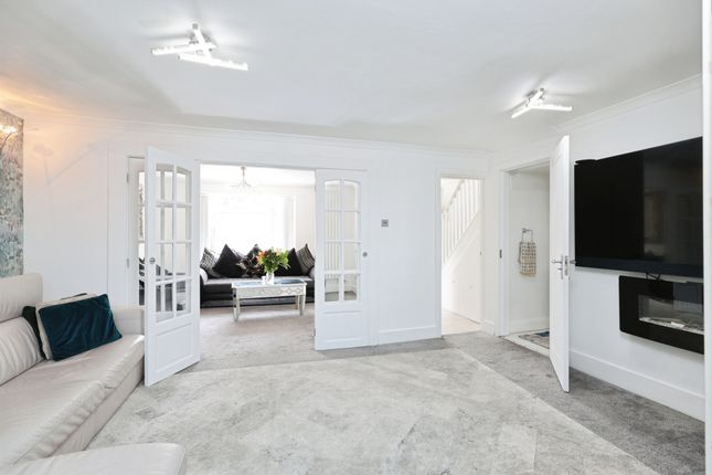 6, Combe Road, Watford photo 4