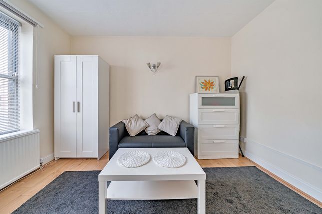 Studio for sale in Baldwins Gardens, Holborn, London