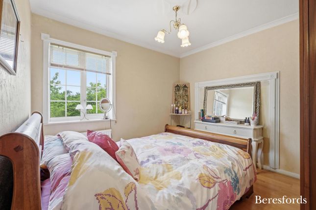 145, Shepherds Hill, Romford photo 4