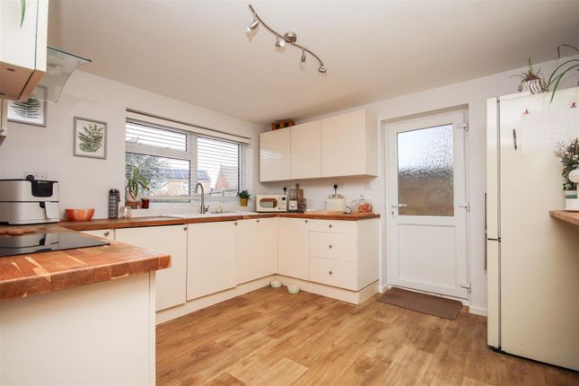 67, Farnham Drive, Rushden photo 2