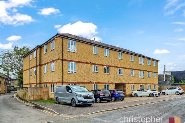 Thumbnail Flat for sale in Round House Court, Hobbs Close, Cheshunt, Waltham Cross, Hertfordshire
