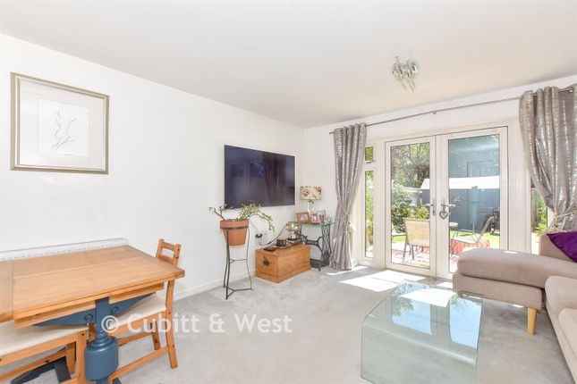39, Shipwrights Close, Emsworth photo 2