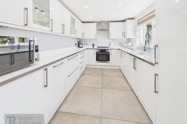 106, Warren Drive, Crawley photo 3
