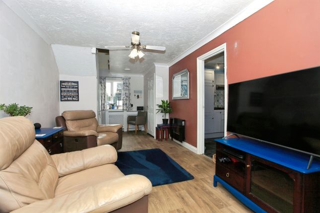 28, Canonsfield, Peterborough photo 3