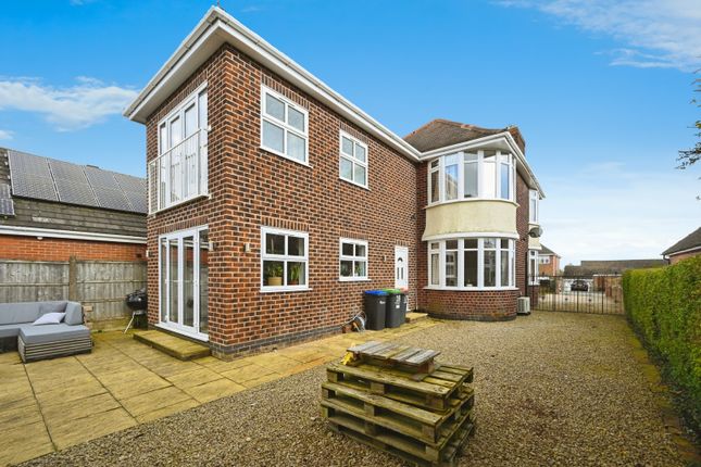 39, Thoresby Avenue, Kirkby in Ashfield photo 2