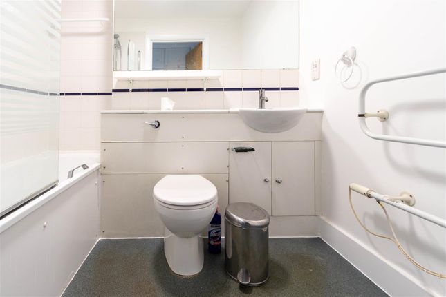 Regent court, Flat 5, Regent court, London photo 5
