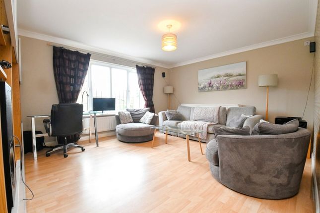 114 Nell Lane, Manchester photo 2