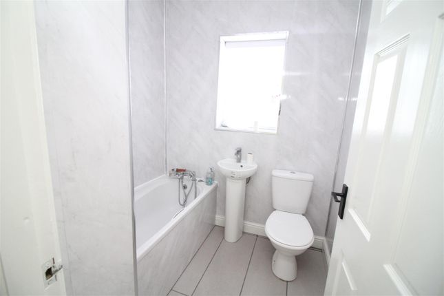 667, Ashton Road, Oldham photo 5