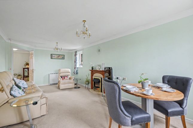 Flat 22, Appletree Court, Rainham photo 2
