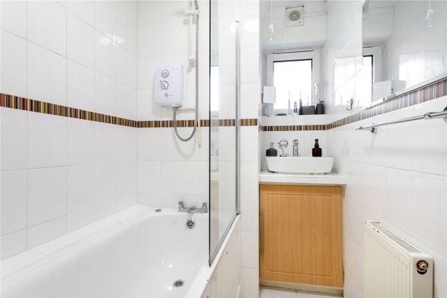 Flat for sale in Winterfold Close, London