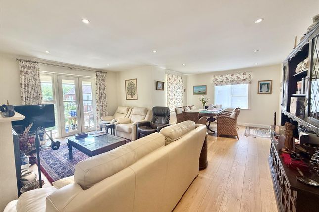 26 Beech Grove, Hammond Way, Yateley photo 2