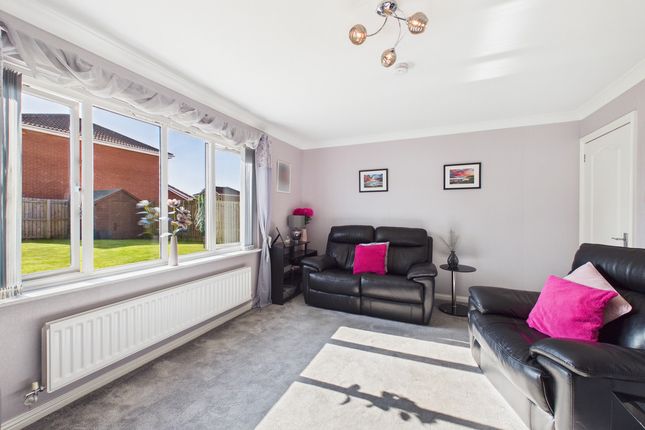 28, Auchanshangan Drive, Saltcoats photo 3