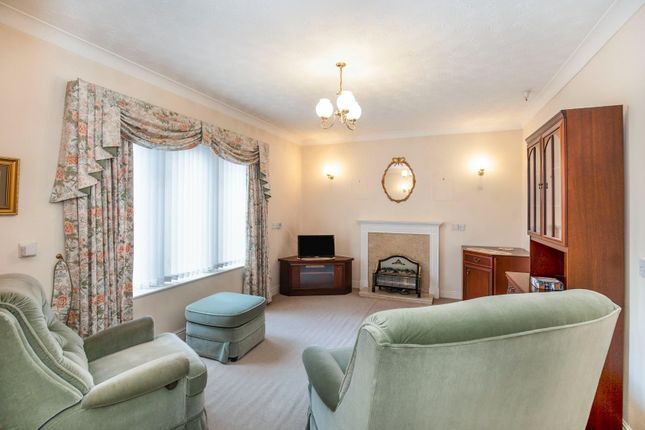 Flat for sale in Oak Tree Lodge, Harlow Manor Park, Harrogate
