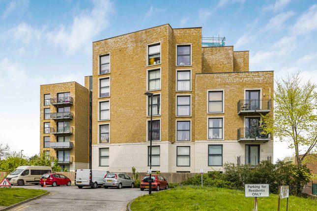 Thumbnail Flat for sale in Admiral Court, Croydon, Surrey