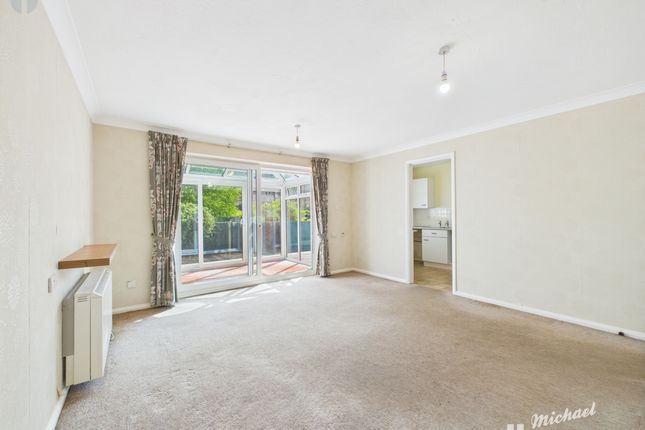 14 William Hill Drive, Aylesbury photo 2