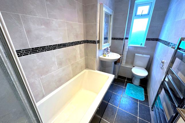 63, Sipson Way, West Drayton photo 4