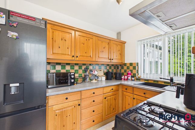 9 Dean Close, Bradford photo 4