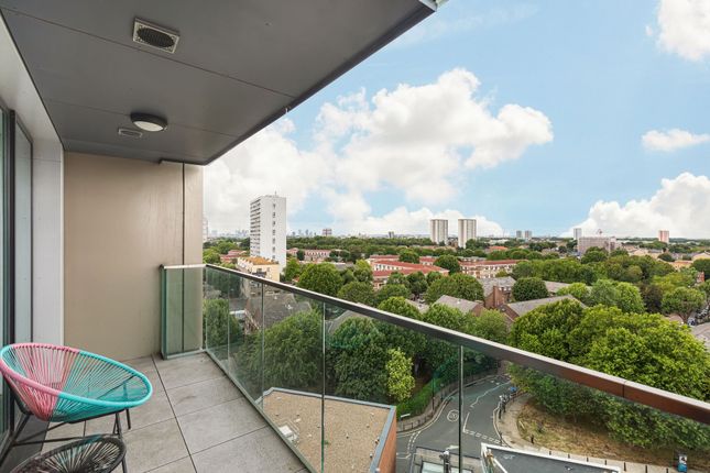 Flat 907, London photo 3