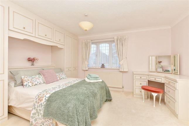 Penshurst Close, Longfield photo 4