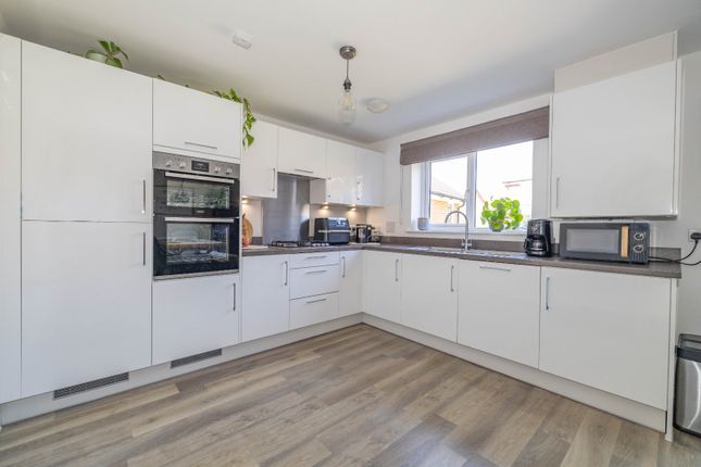 22, Siegfried Close, Ashford photo 4