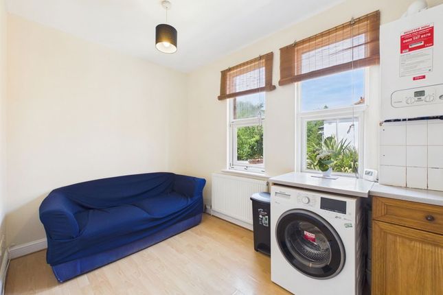 60a, Harrow View, Middlesex photo 2