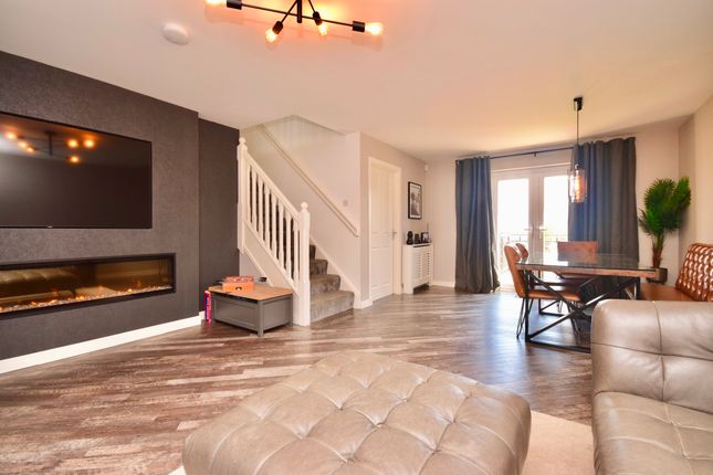 21, Penicuik Drive, Carntyne, Glasgow photo 3