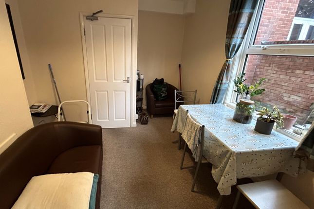 Room to rent in Pinhoe Road, Exeter