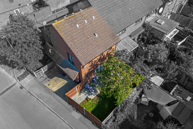 15, Pavilion Way, Edgware photo 2