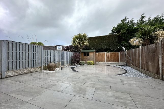 11, Birkdale Green, West Yorkshire photo 4