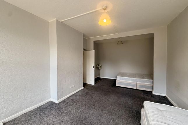 3 Downscourt, Brighton Road, Purley photo 5