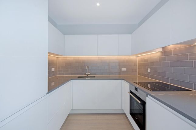 123 Commodore House 8, Admiralty Avenue, London photo 3