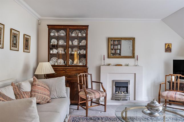 9, Frenchlands Gate, East Horsley photo 3