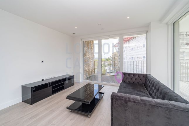 Flat to rent in Grand Union, Beresford Ave, Wembley