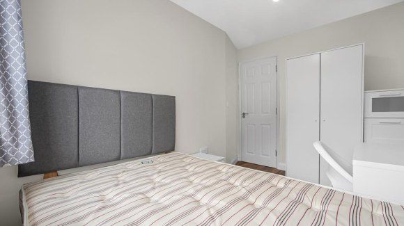 4, Howard Road, Surbiton photo 3
