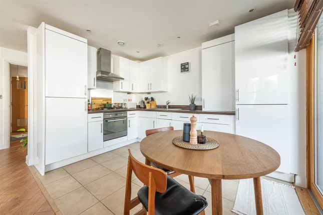 11, Oberon Court, East Ham photo 4